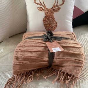 New West Elm Crinkle Throw